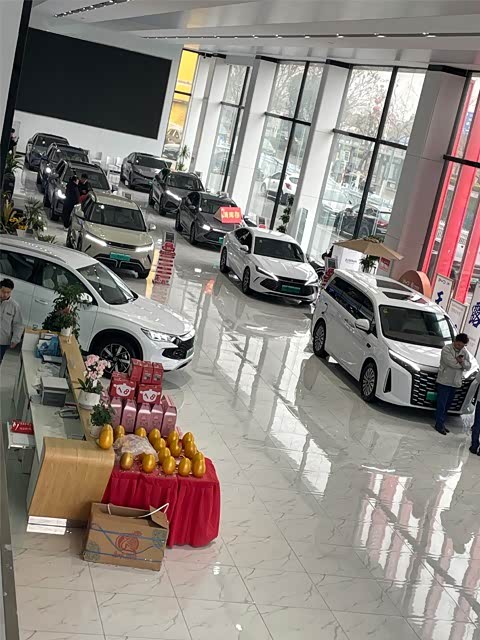 新车展示区