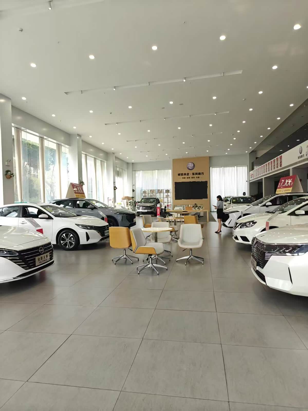 新车展示区