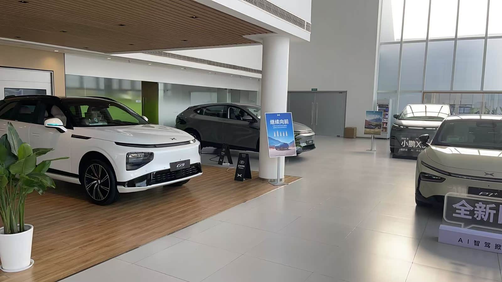新车展示区