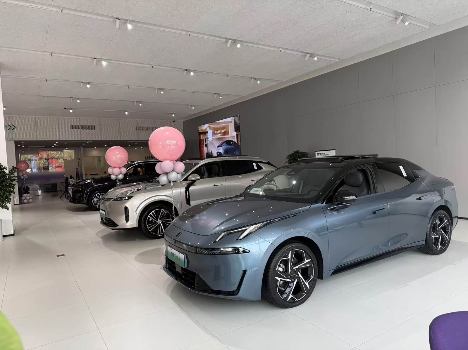 新车展示区
