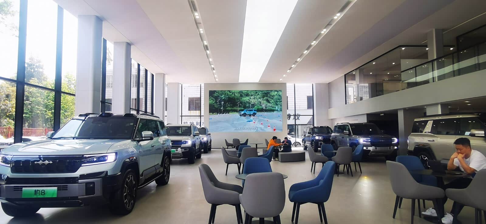 新车展示区