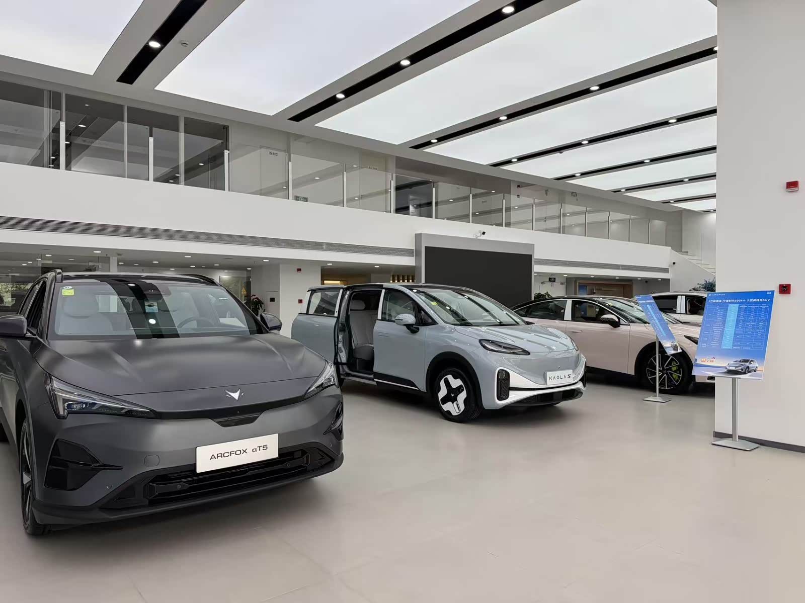 新车展示区