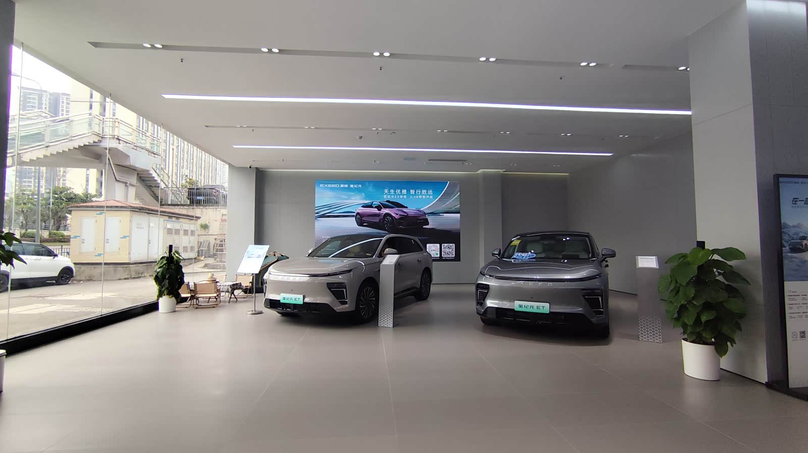 新车展示区