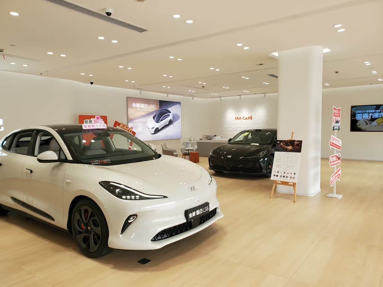 新车展示区