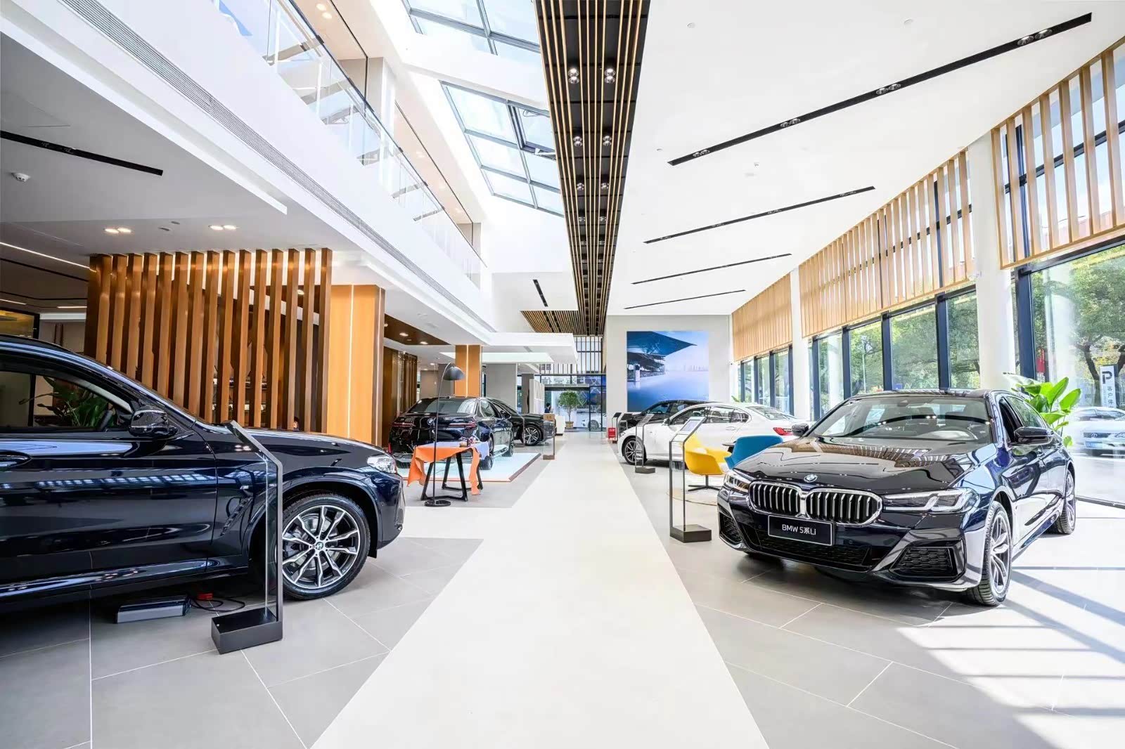 新车展示区