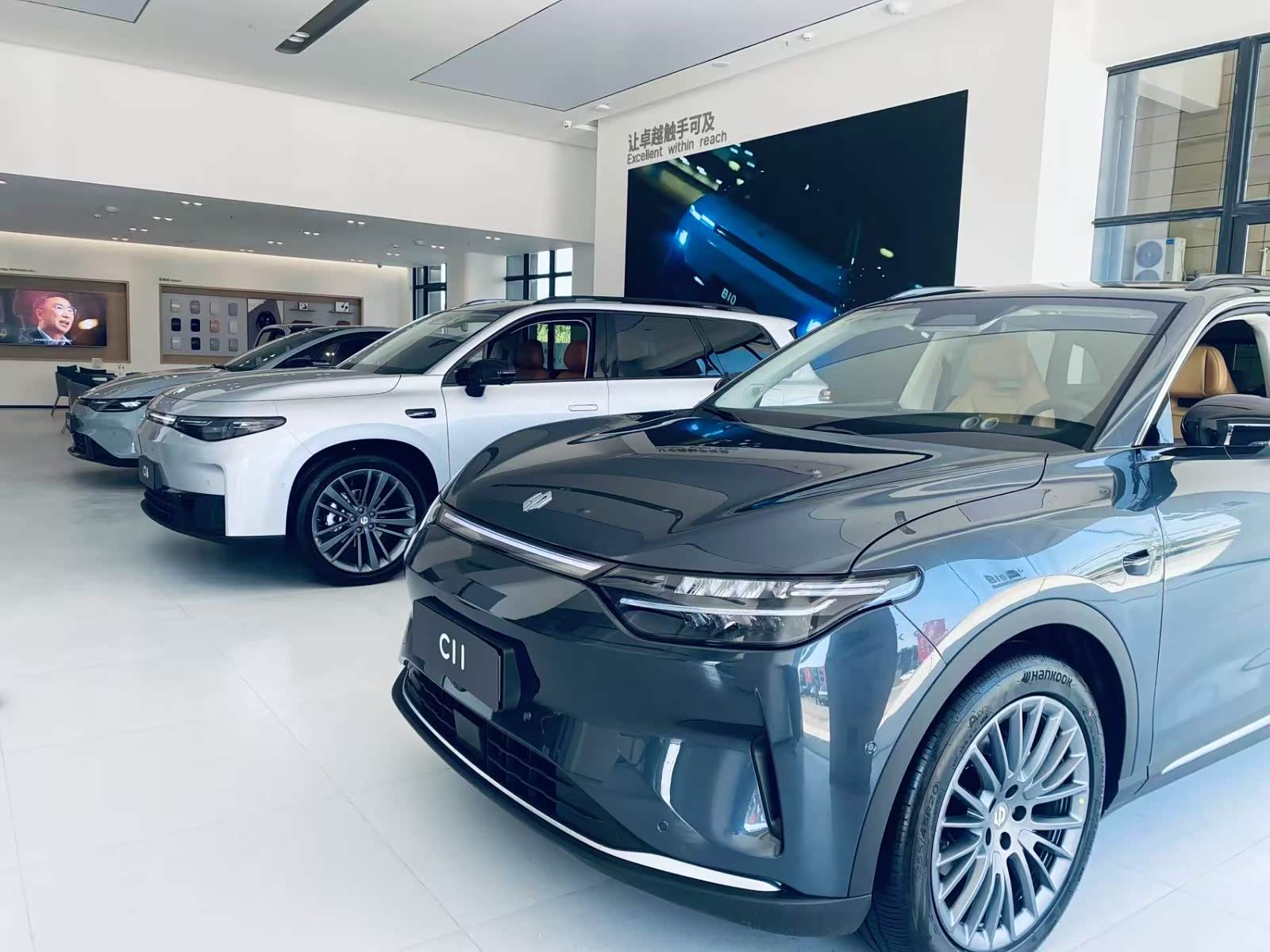 新车展示区