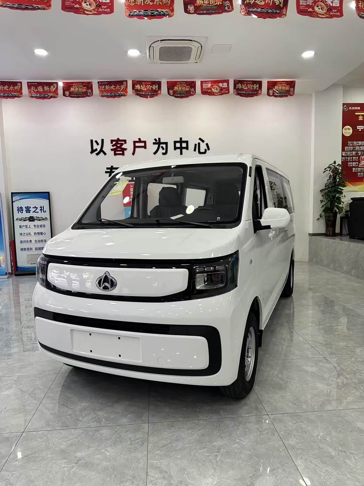 新车展示区