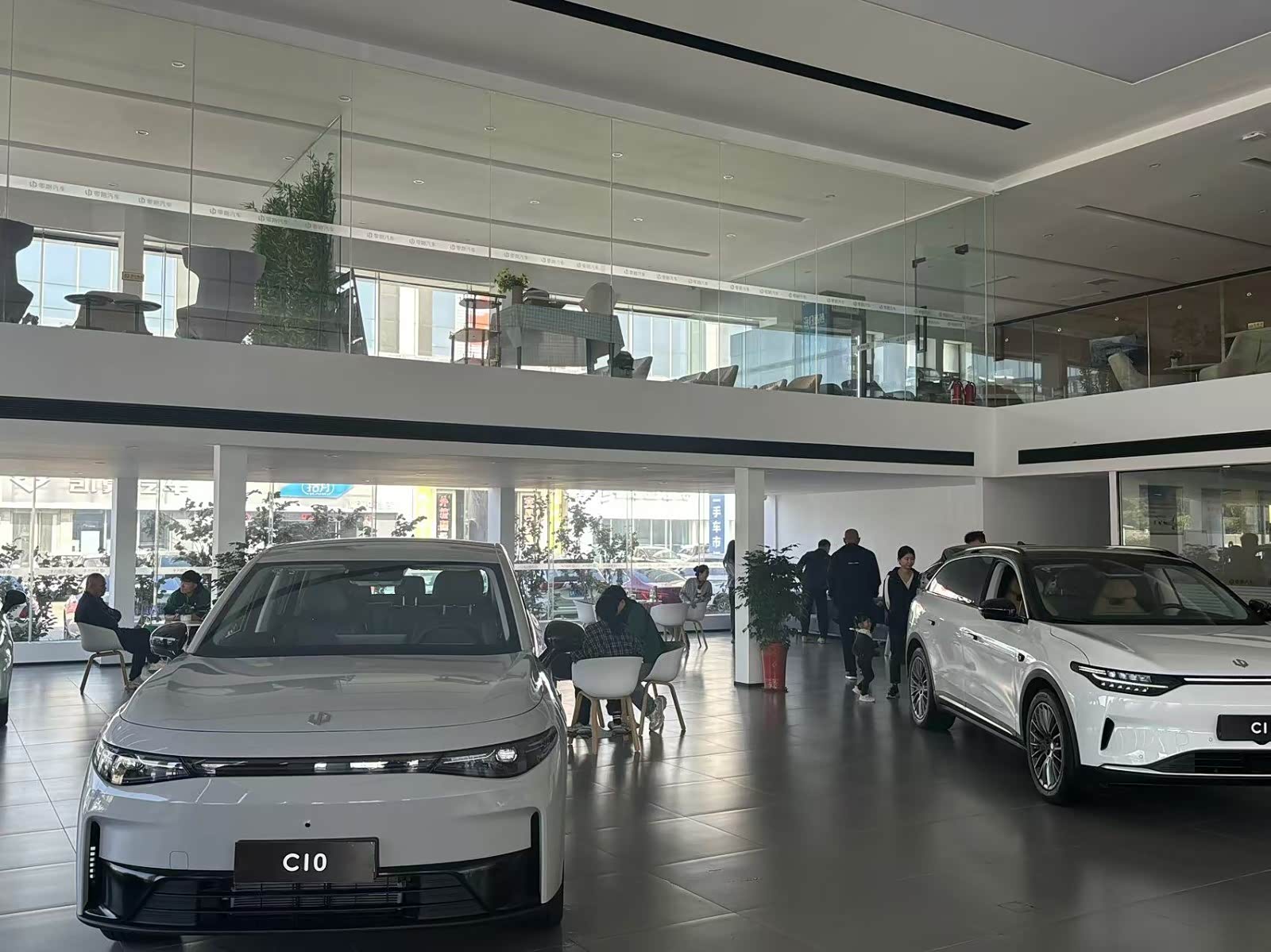 新车展示区