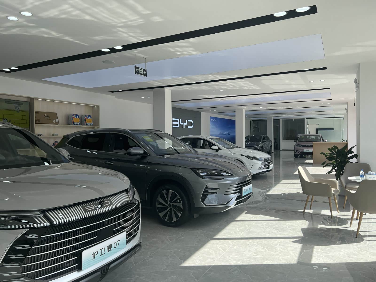新车展示区