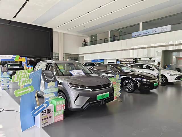 新车展示区