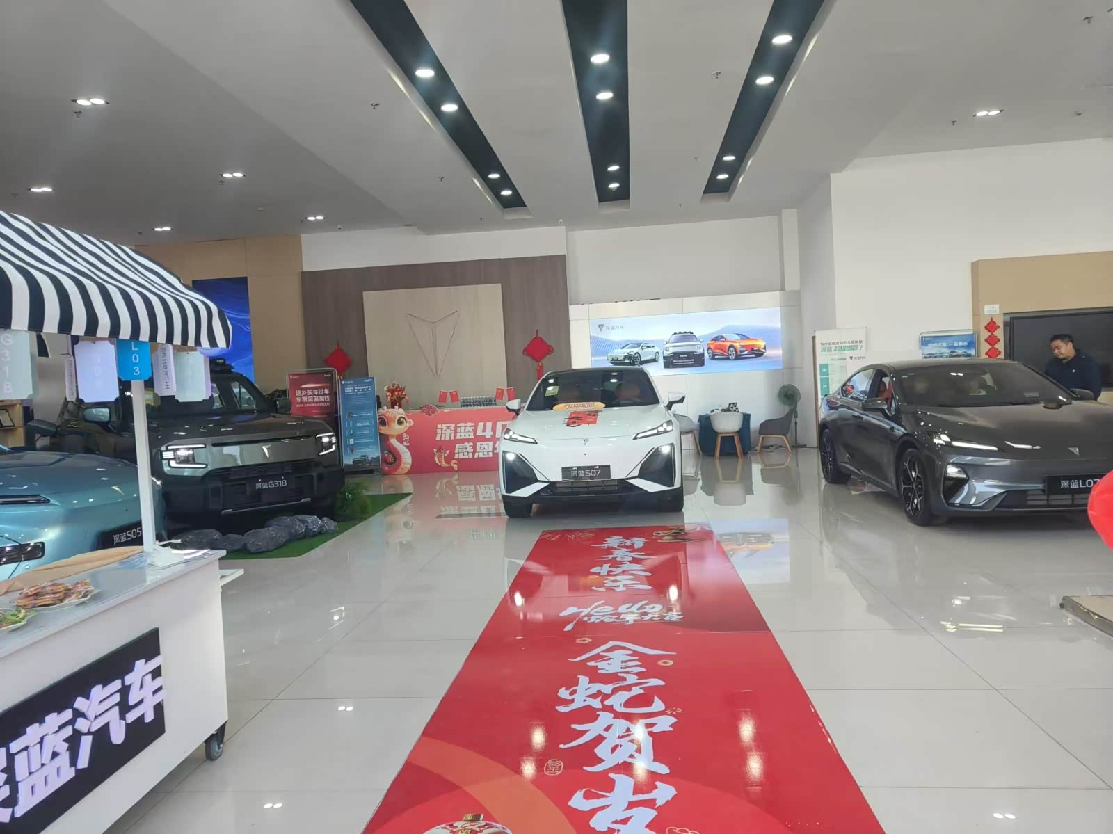 新车展示区
