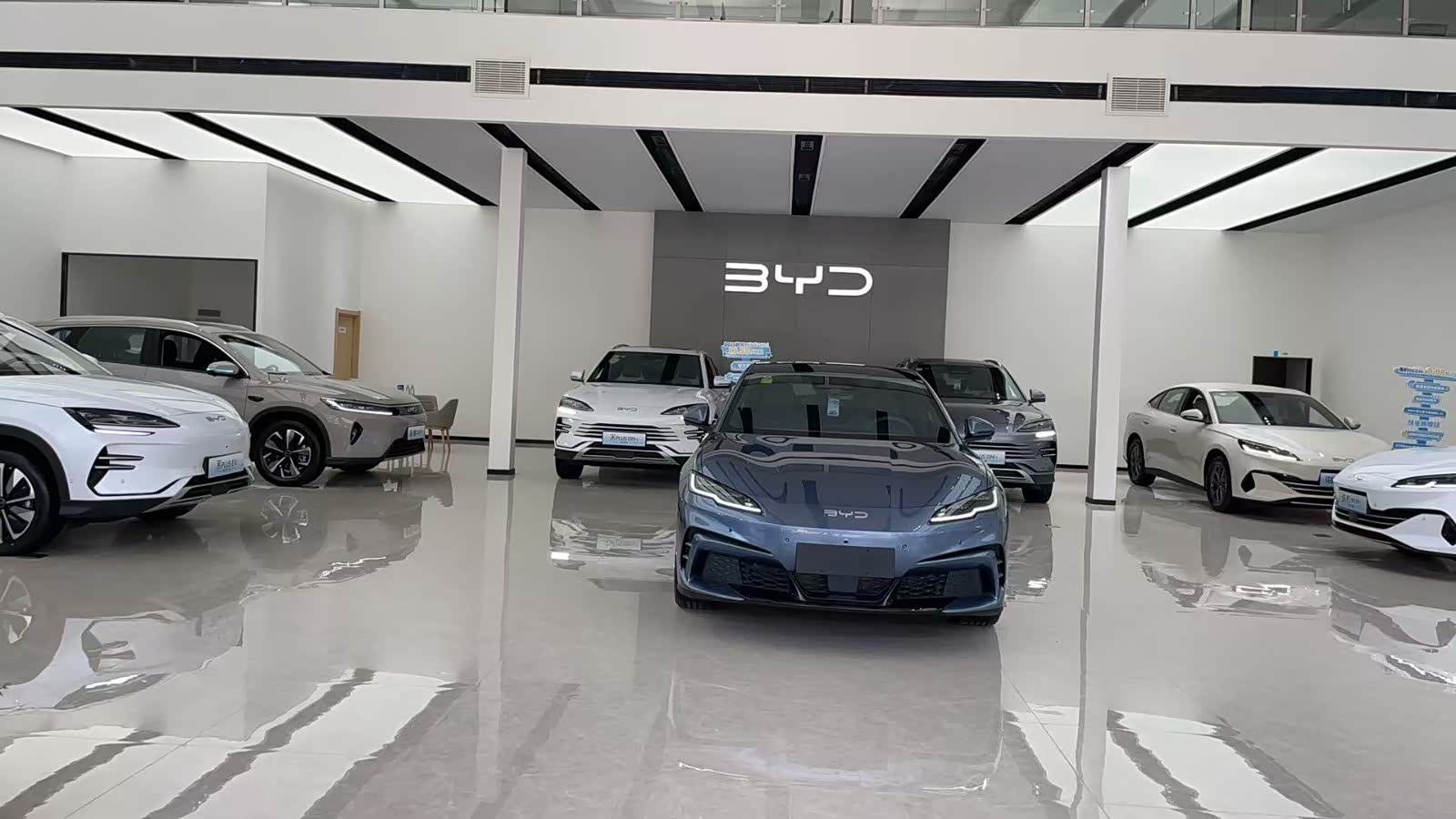 新车展示区
