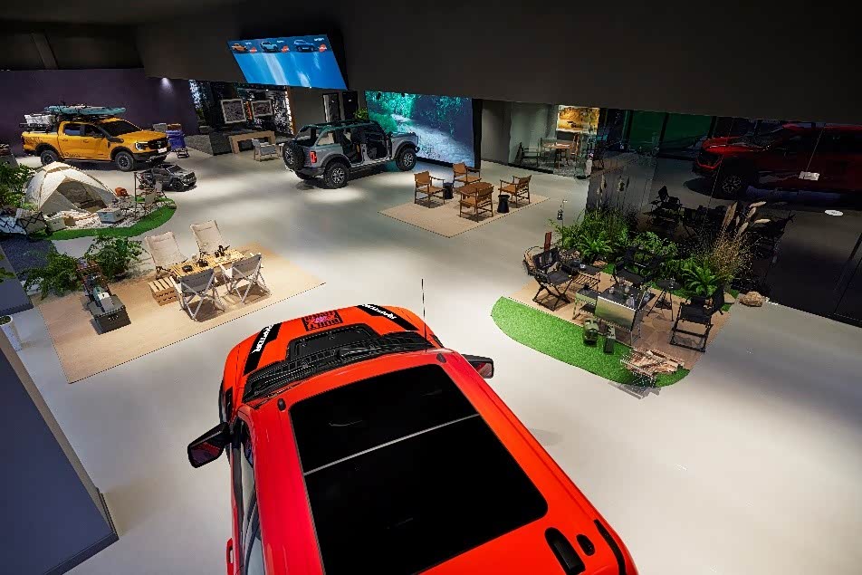 新车展示区