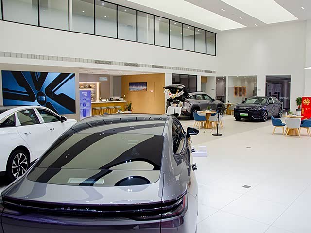 新车展示区