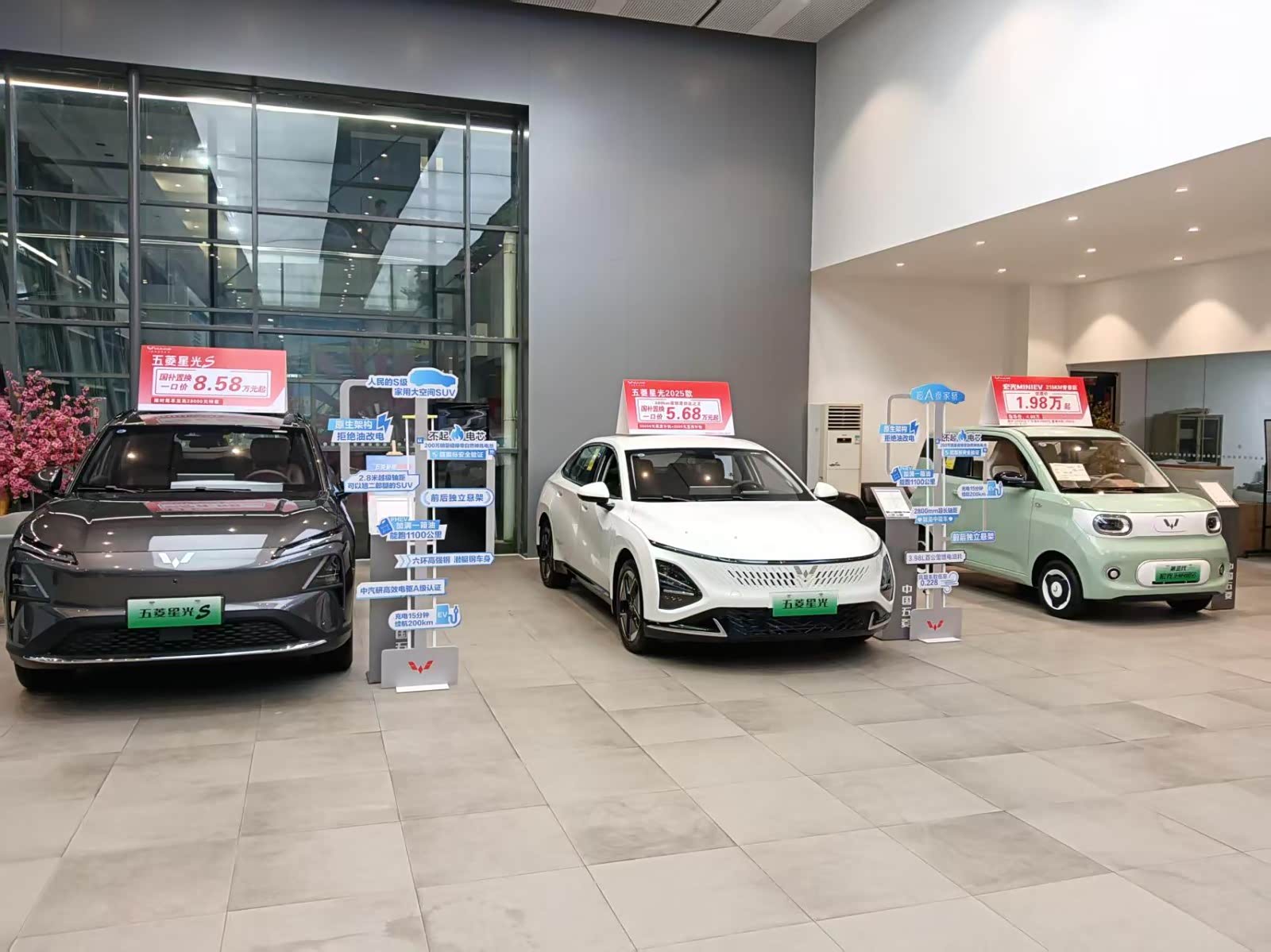 新车展示区