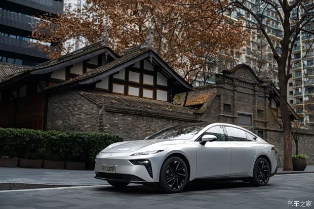 3秒级零百加速同级剪刀门东风奕派007