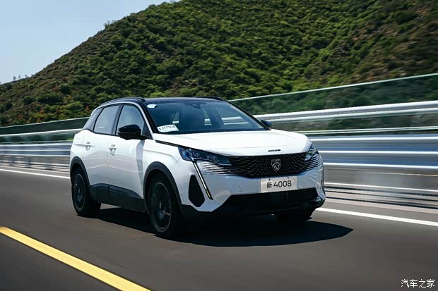 法国高规格仪式迎贵宾 标致4008化身"国宾车队座驾"