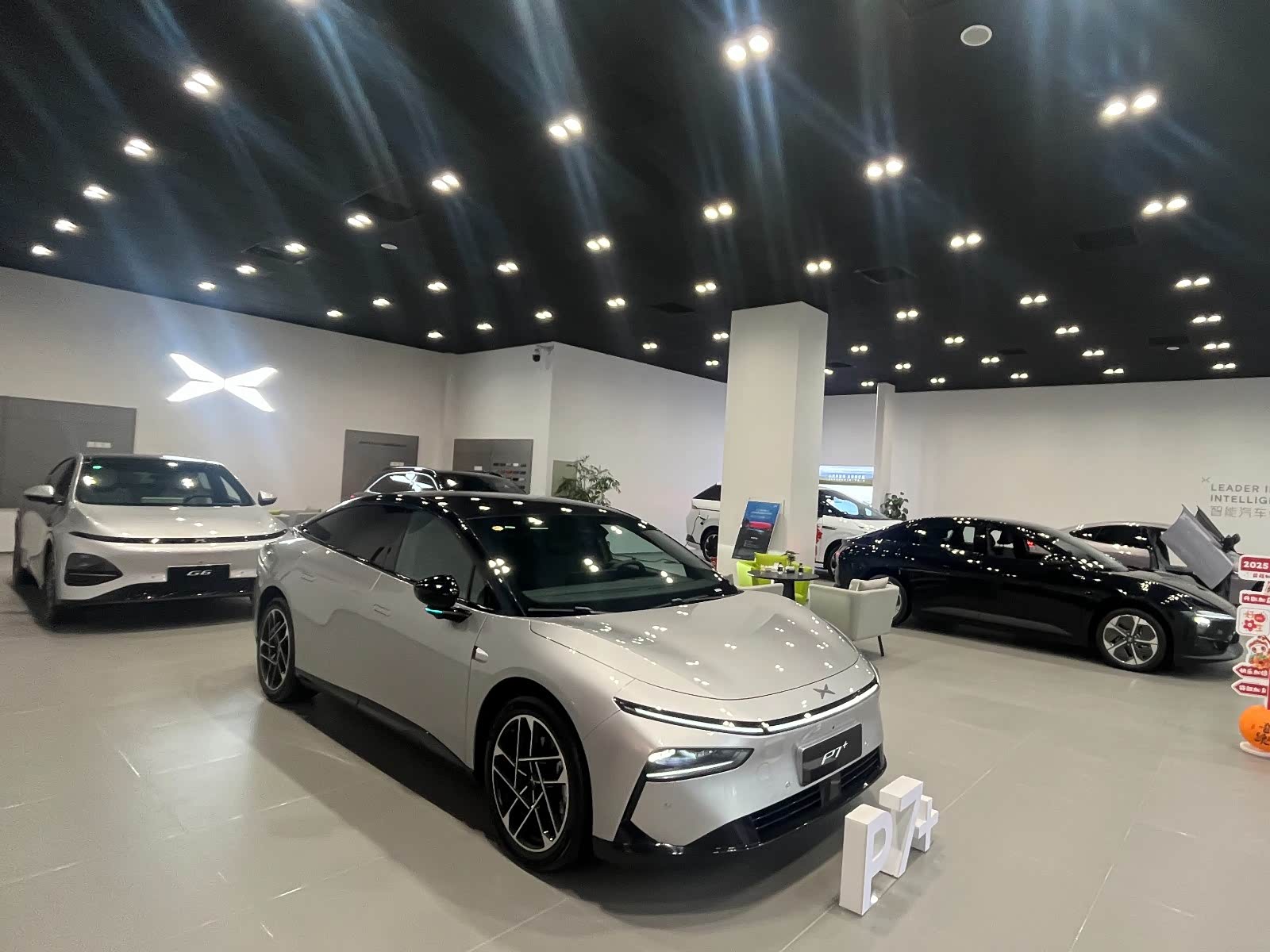 新车展示区