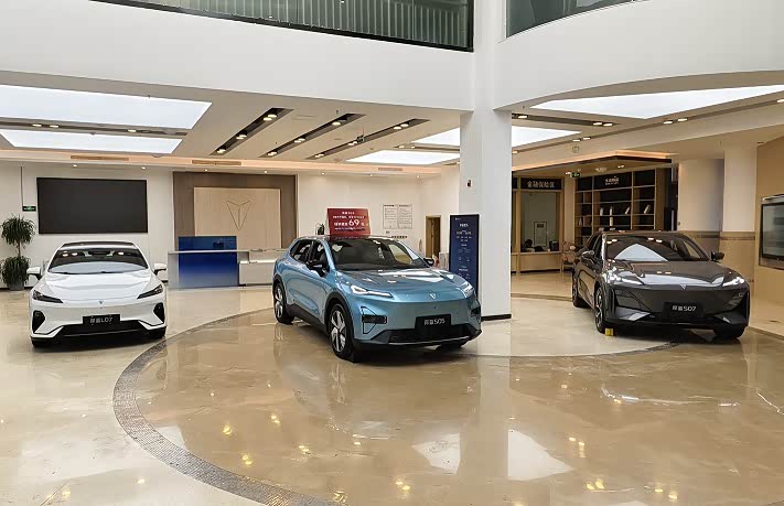 新车展示区