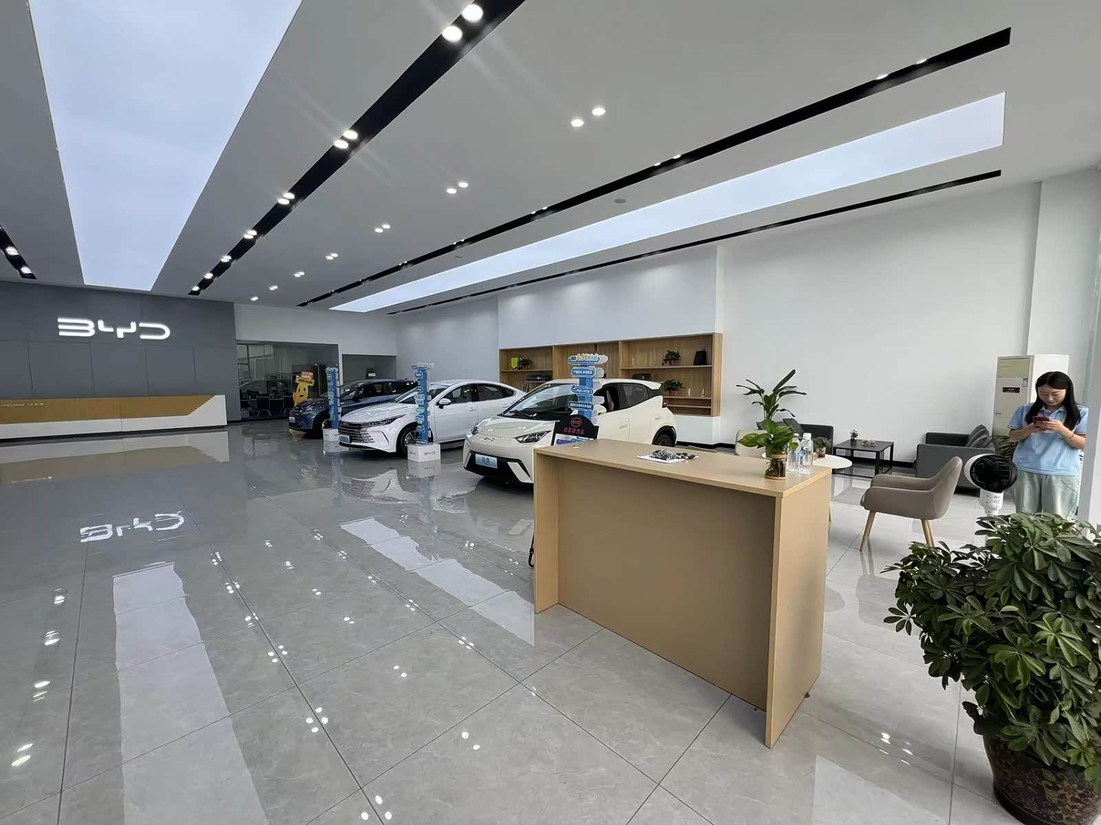 新车展示区
