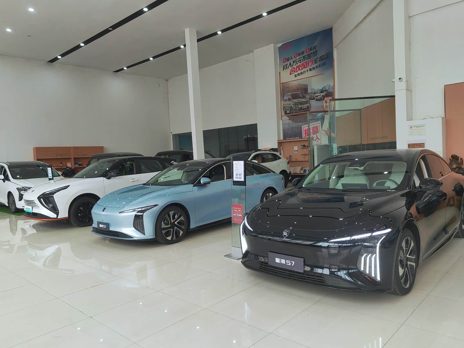 新车展示区