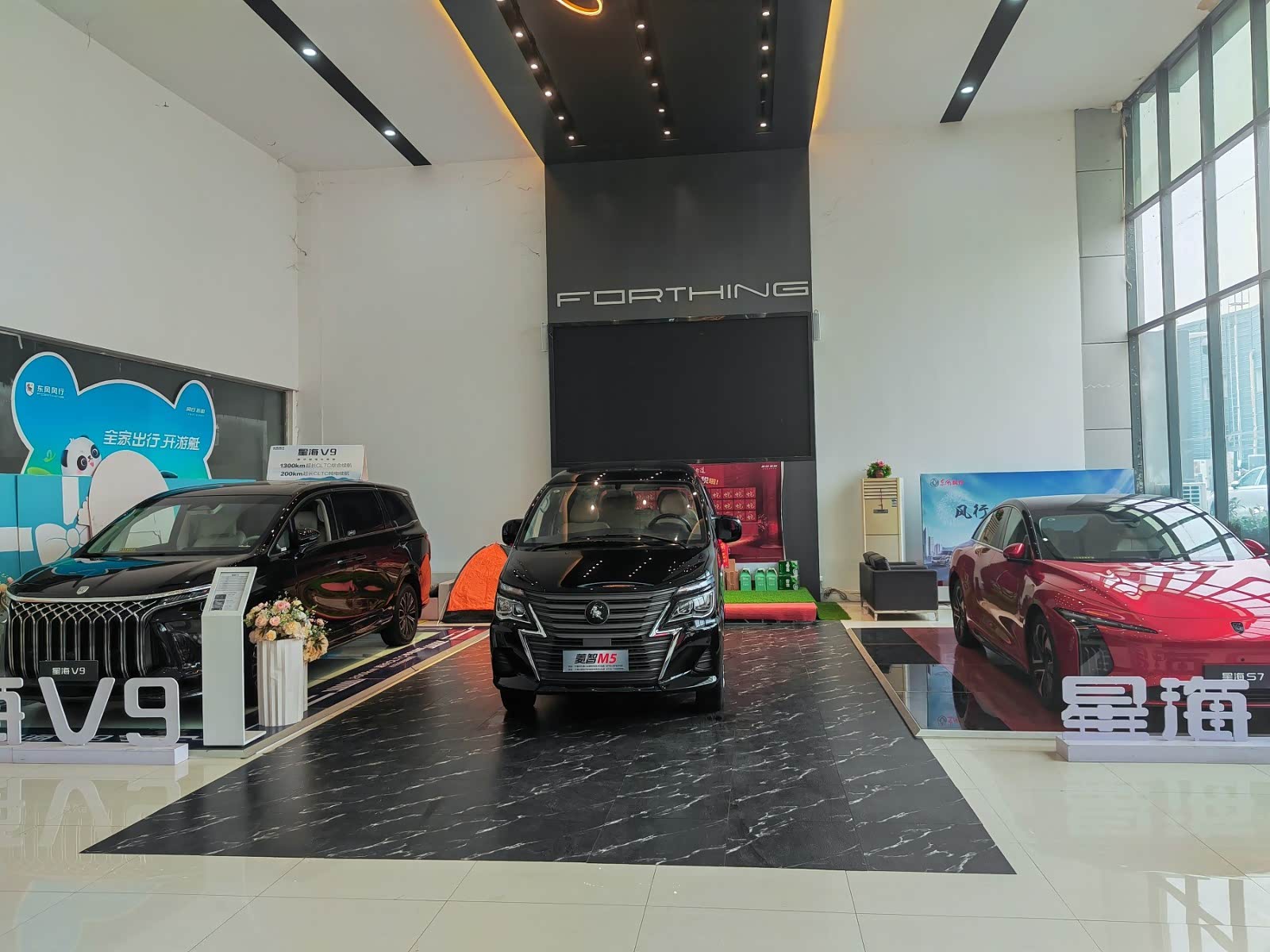 新车展示区