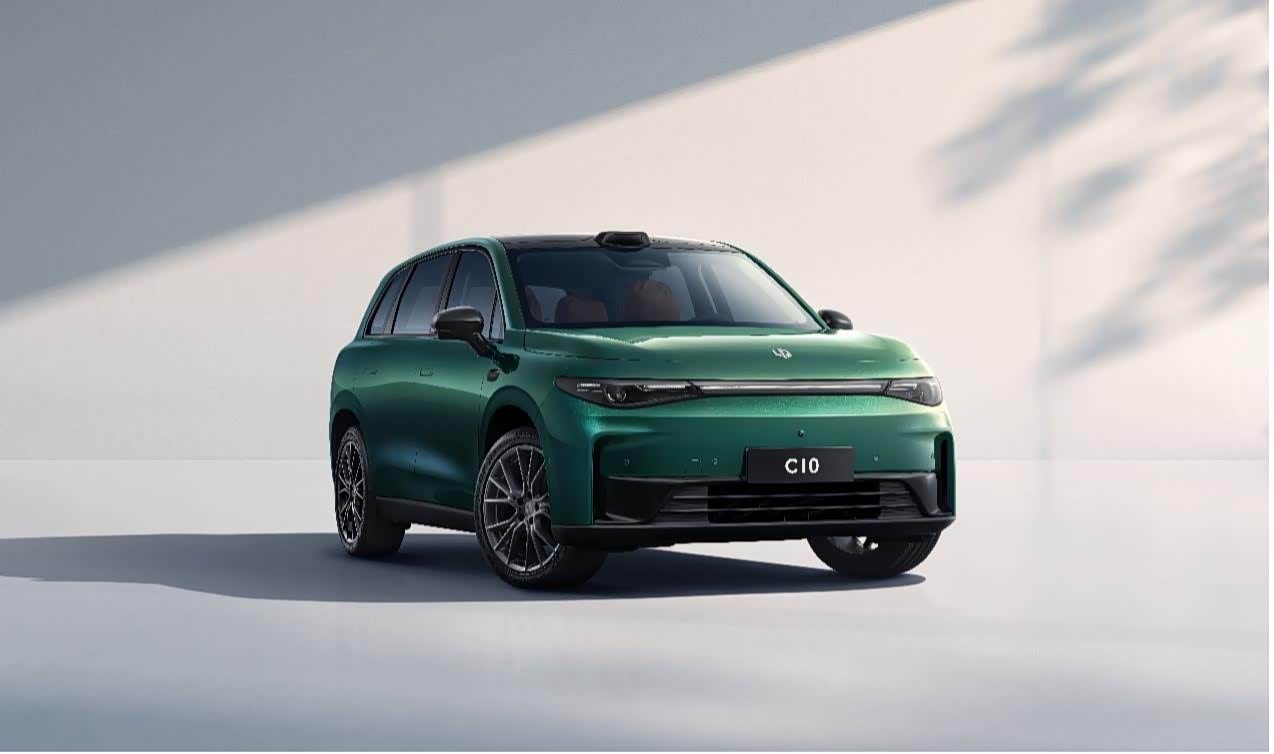 探店零跑汽车零跑c10最新架构下全新车型