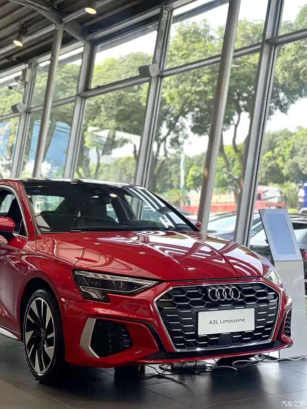 谁能懂这台红色的奥迪a3的美腻!