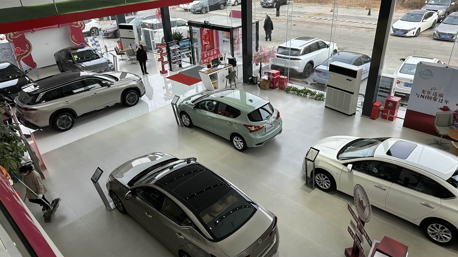 新车展示区