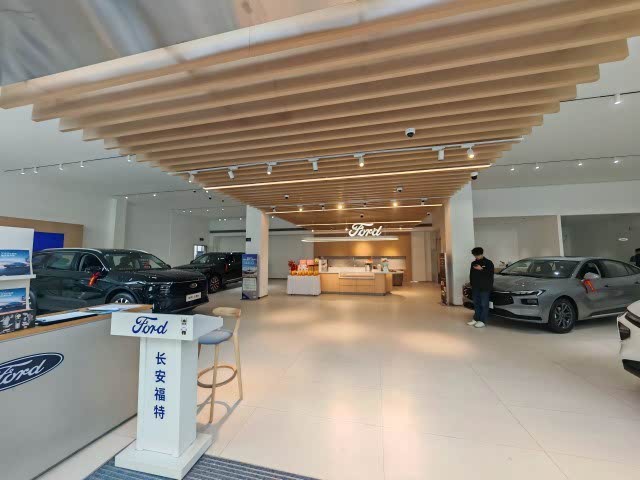 新车展示区
