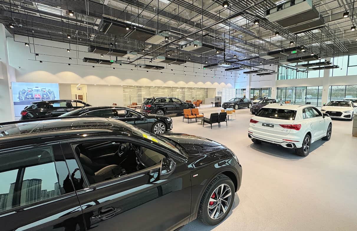 新车展示区