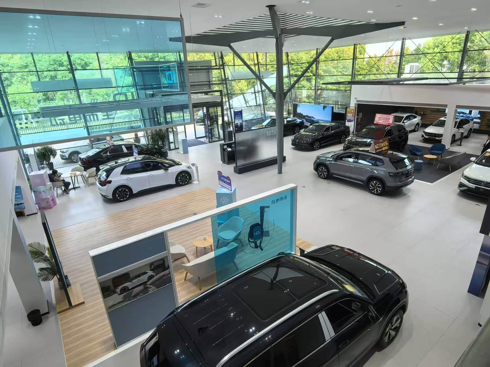 新车展示区