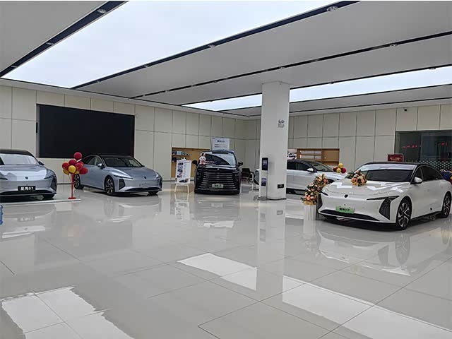 新车展示区