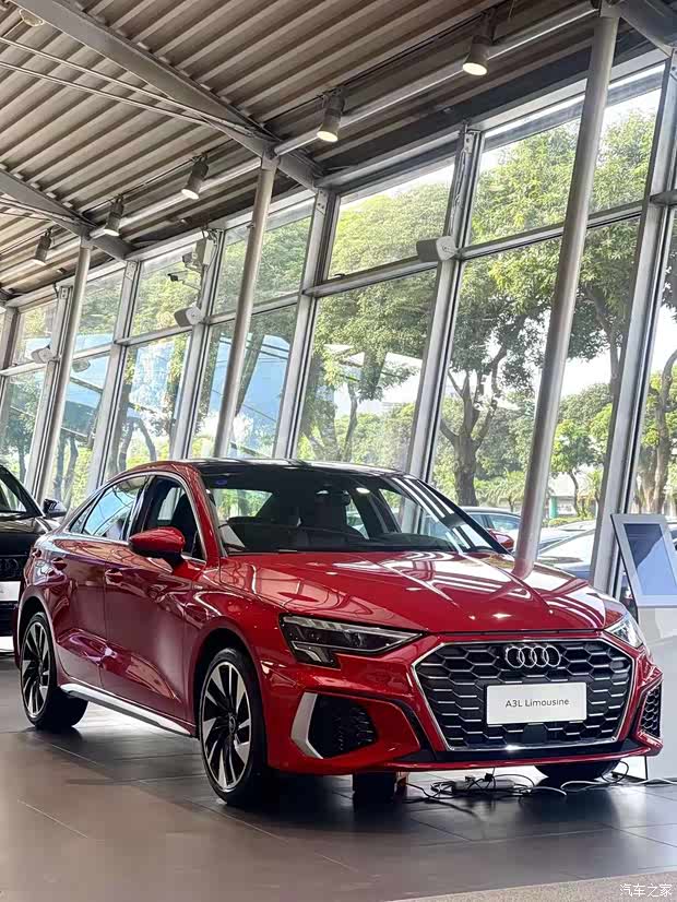 谁能懂这台红色的奥迪a3的美腻!