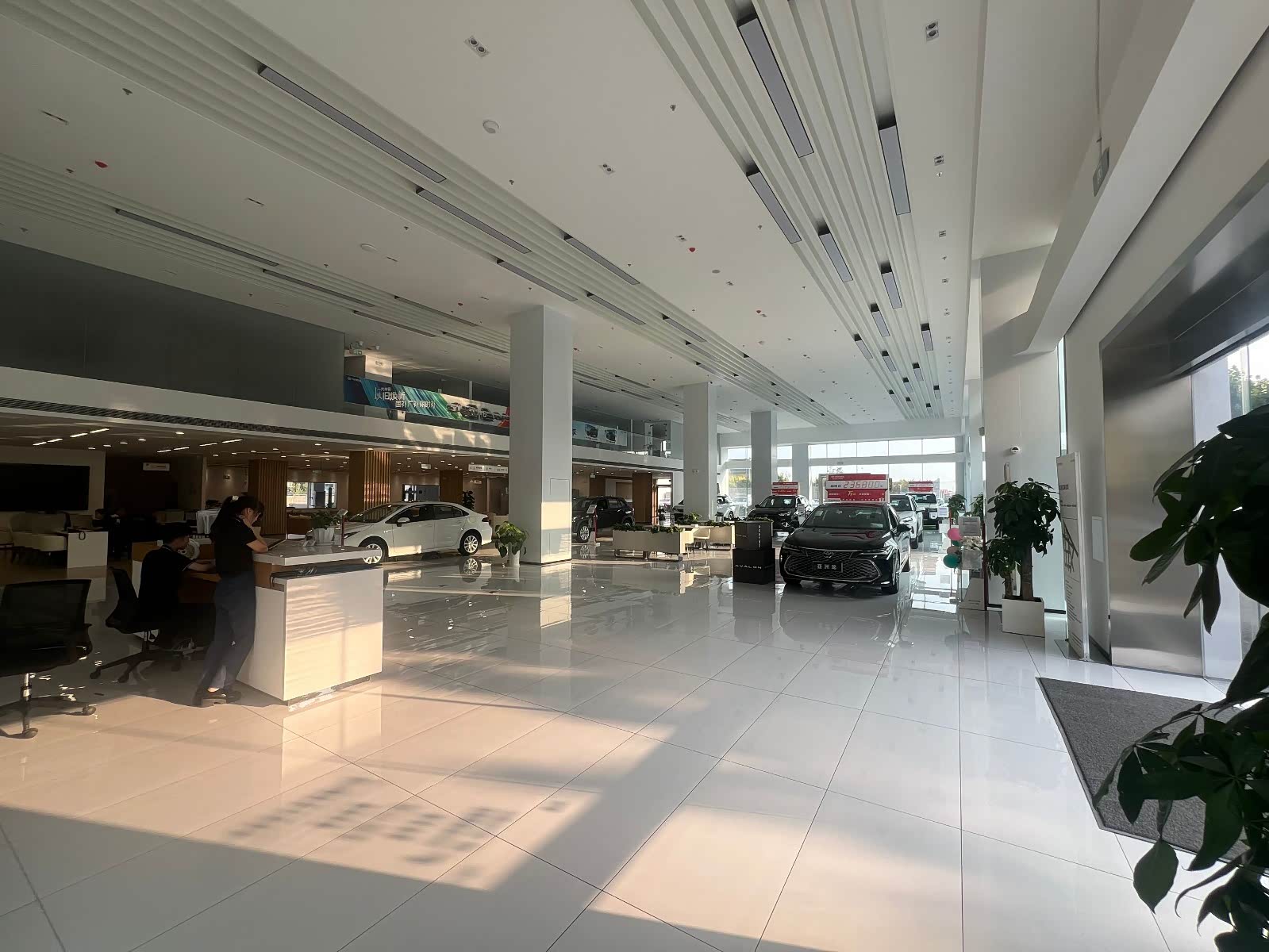 新车展示区