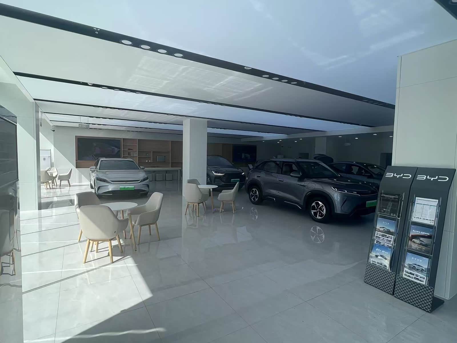 新车展示区