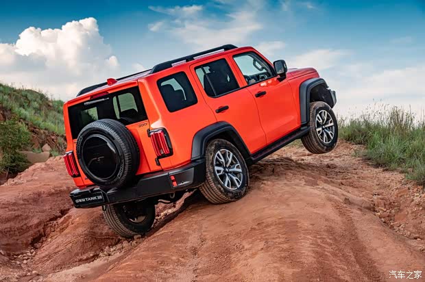 促硬派越野坦克300造型设计前卫又粗狂