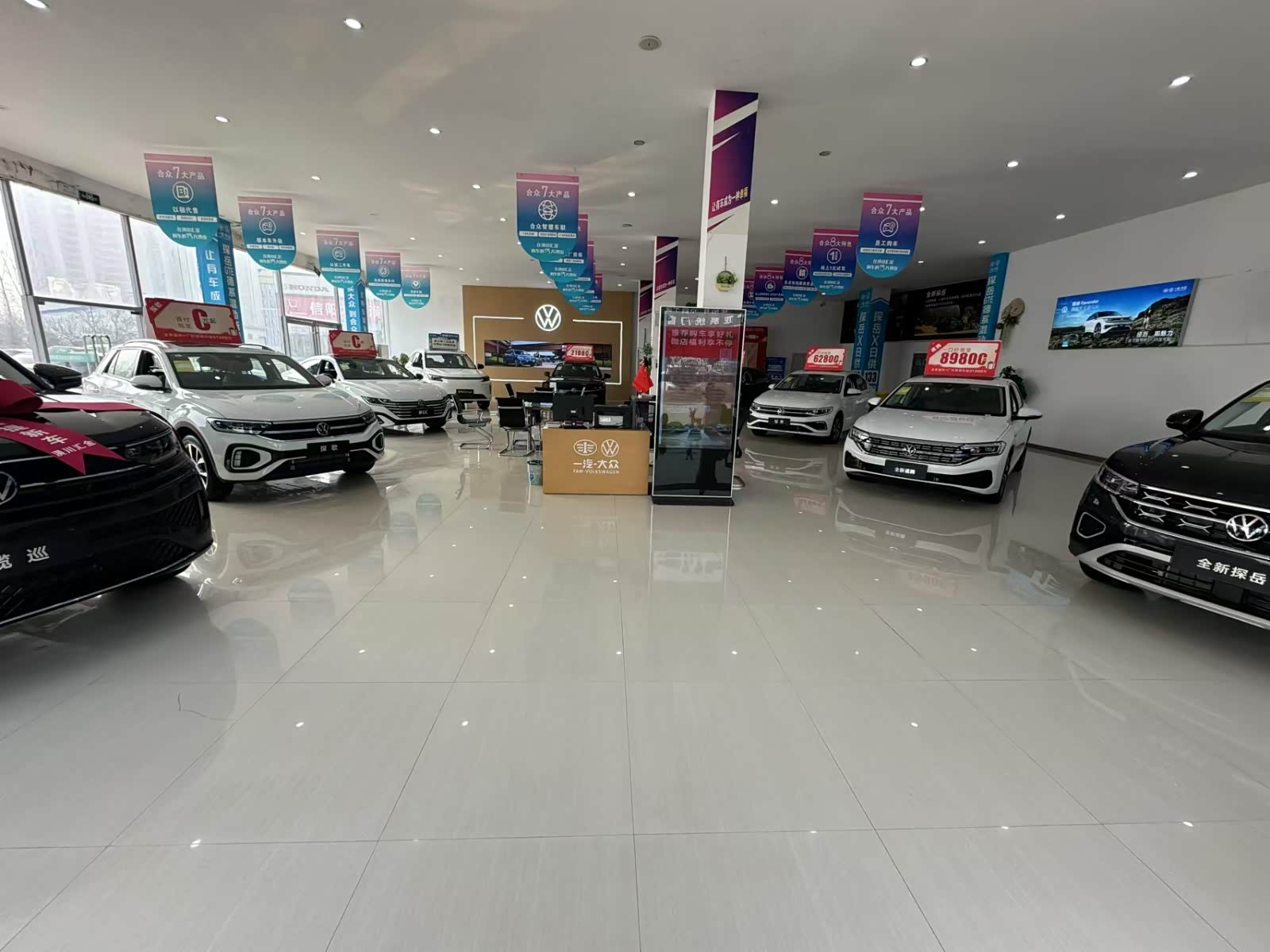 新车展示区