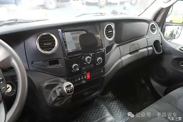 促nj2046依维柯欧胜越野底盘惊艳亮相