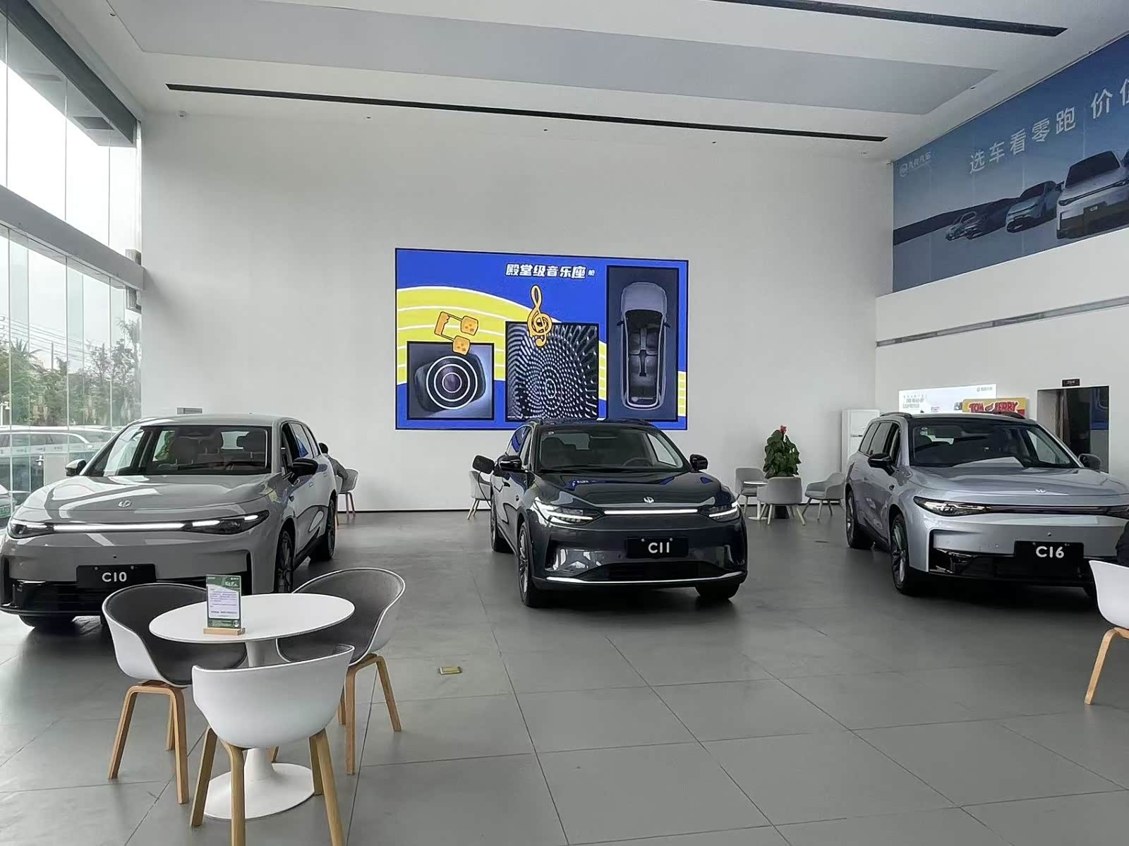新车展示区