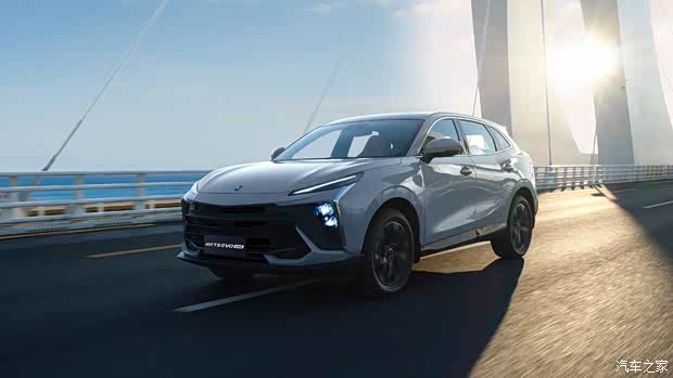 在操控方面,风行t5 evo 狂飚版也表现出色,采用的前麦弗逊式独立悬挂