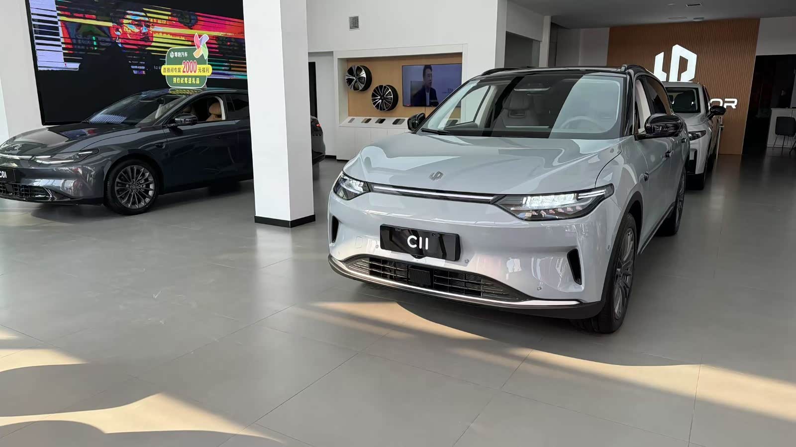 新车展示区