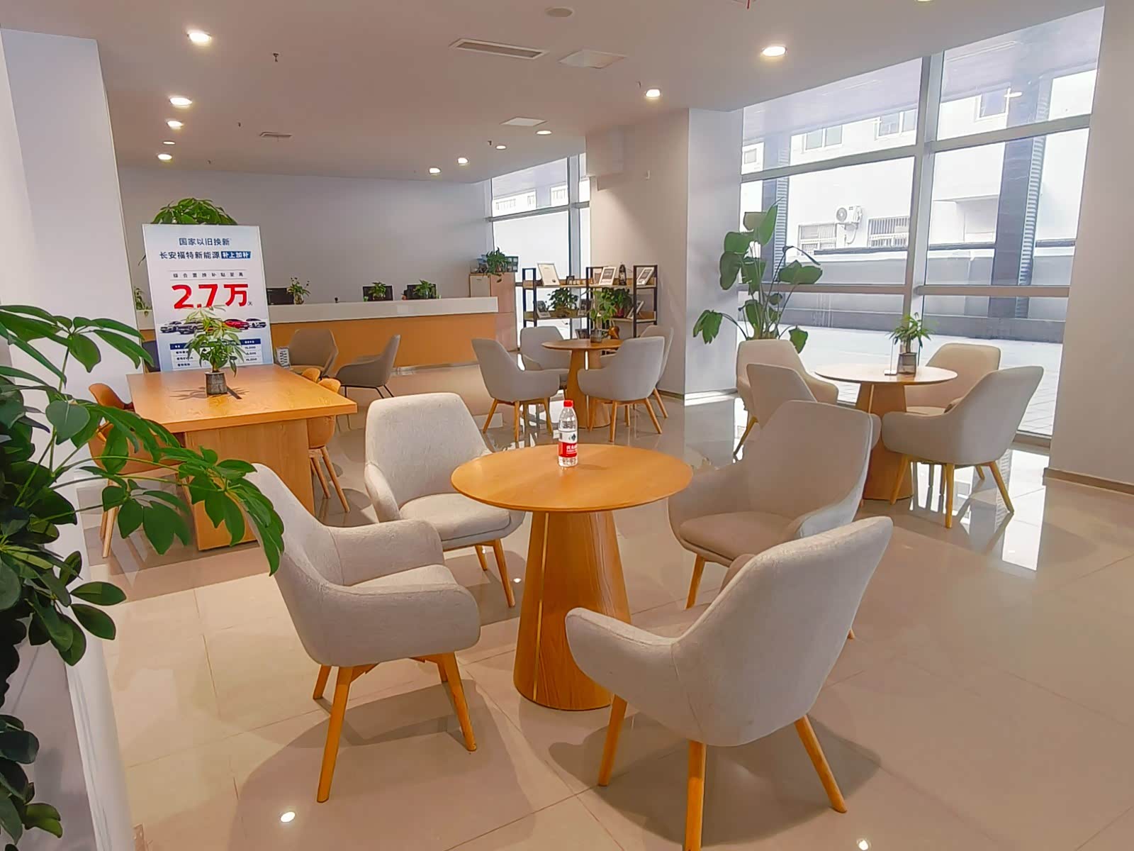 新车展示区
