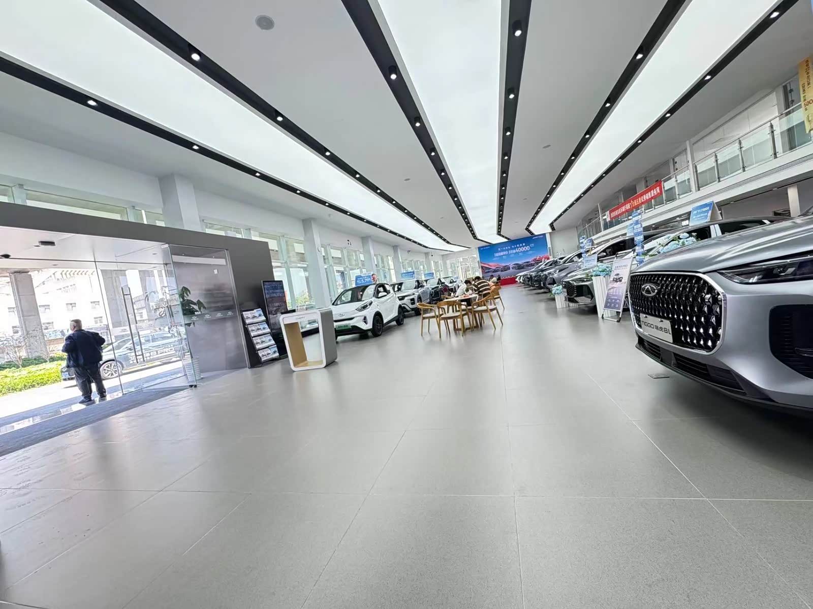 新车展示区