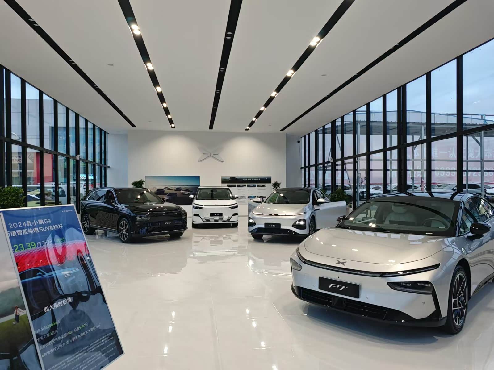 新车展示区