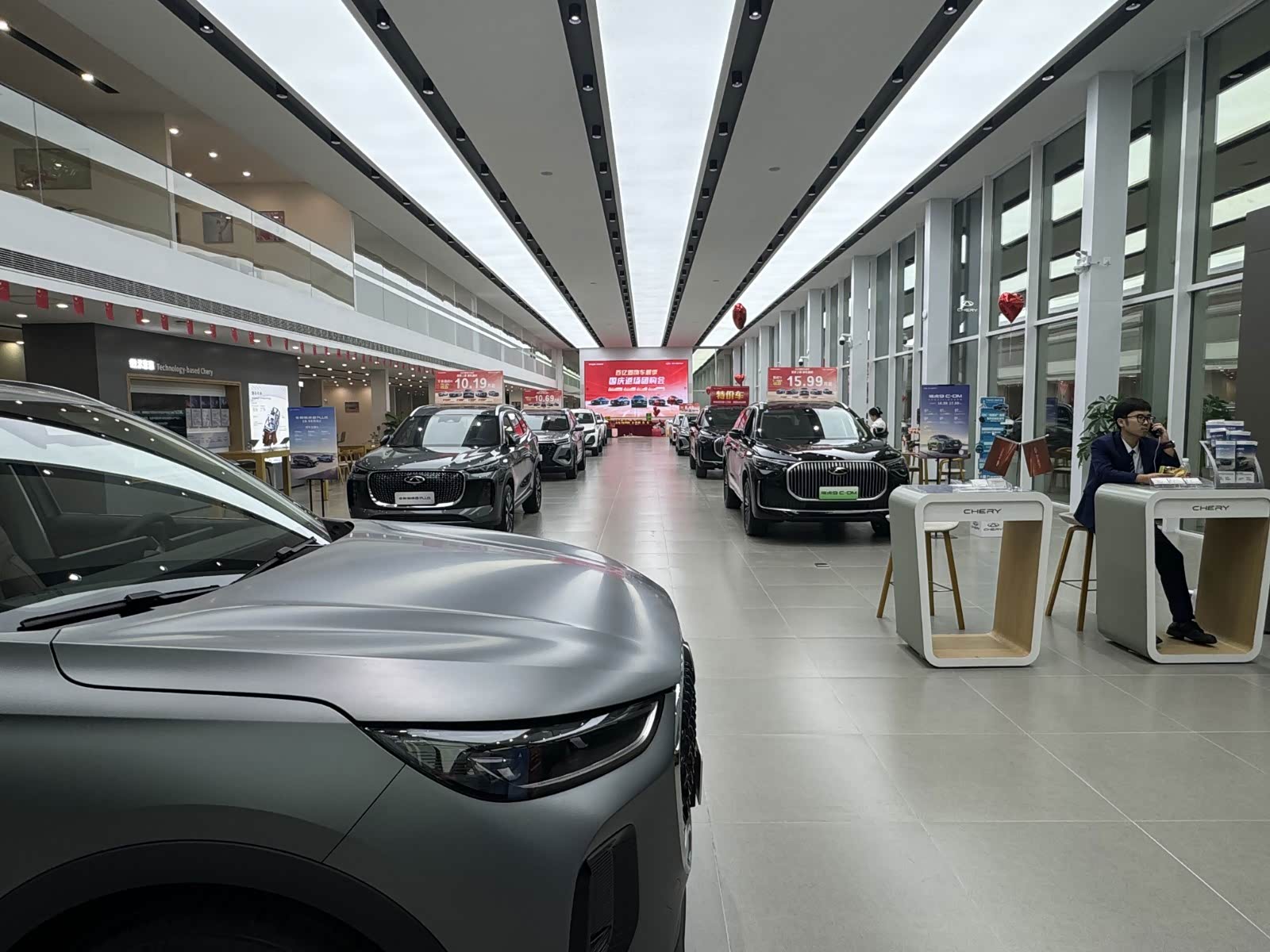 新车展示区