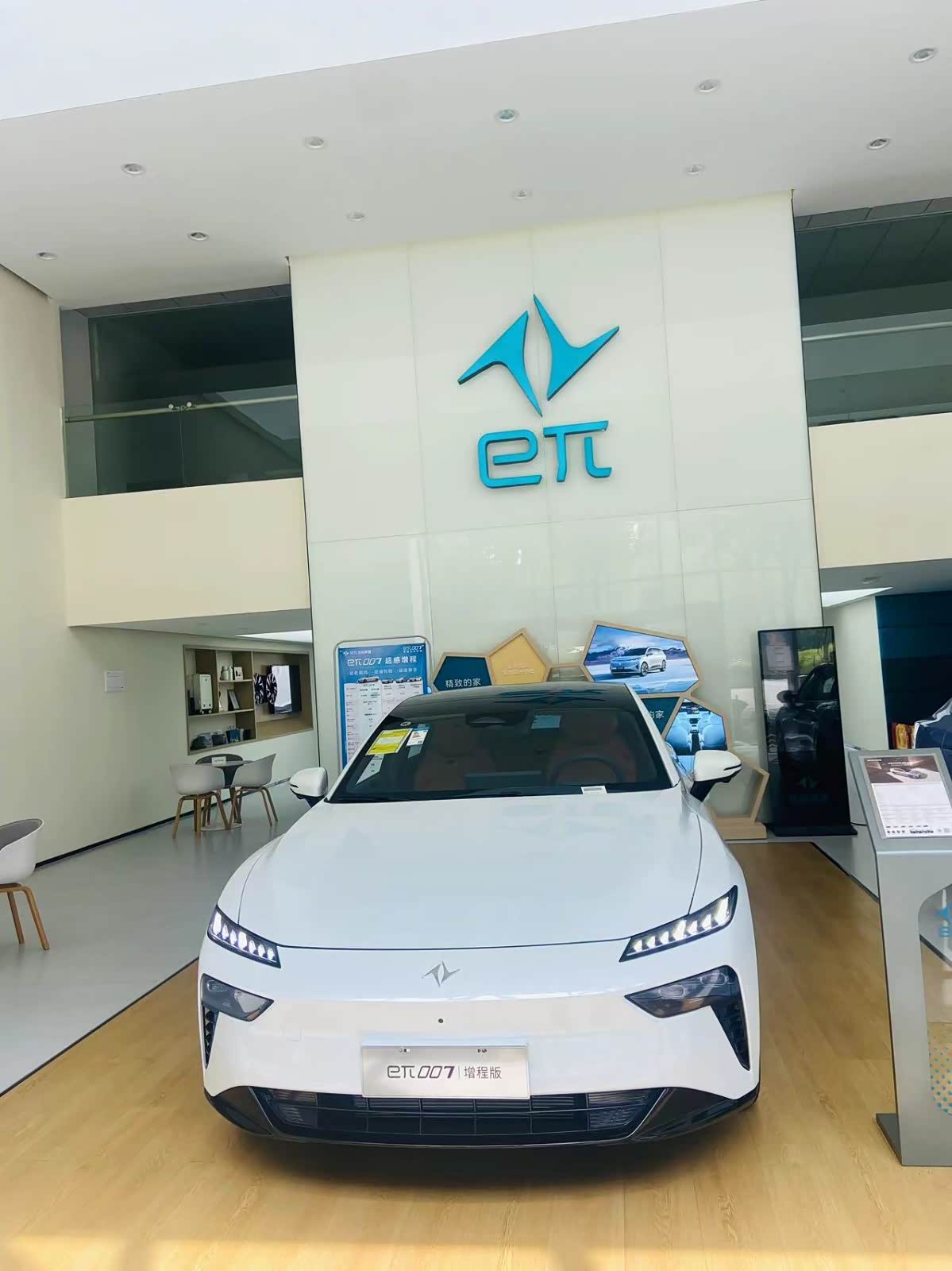 新车展示区