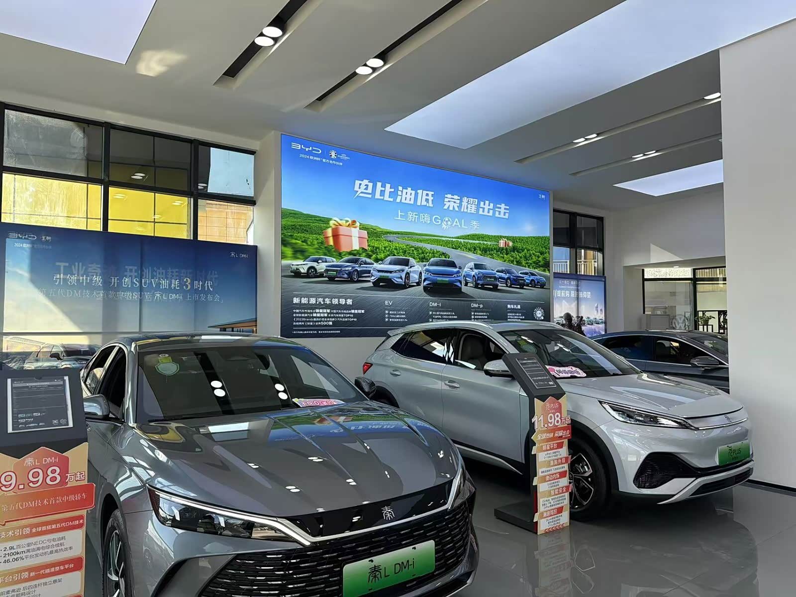 新车展示区