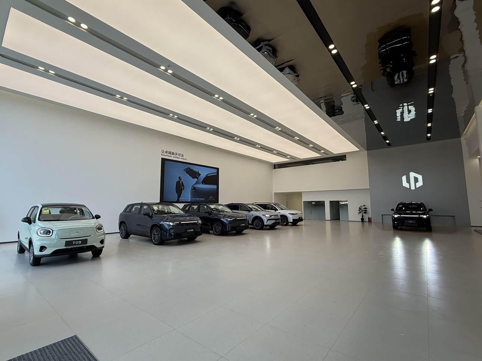 新车展示区