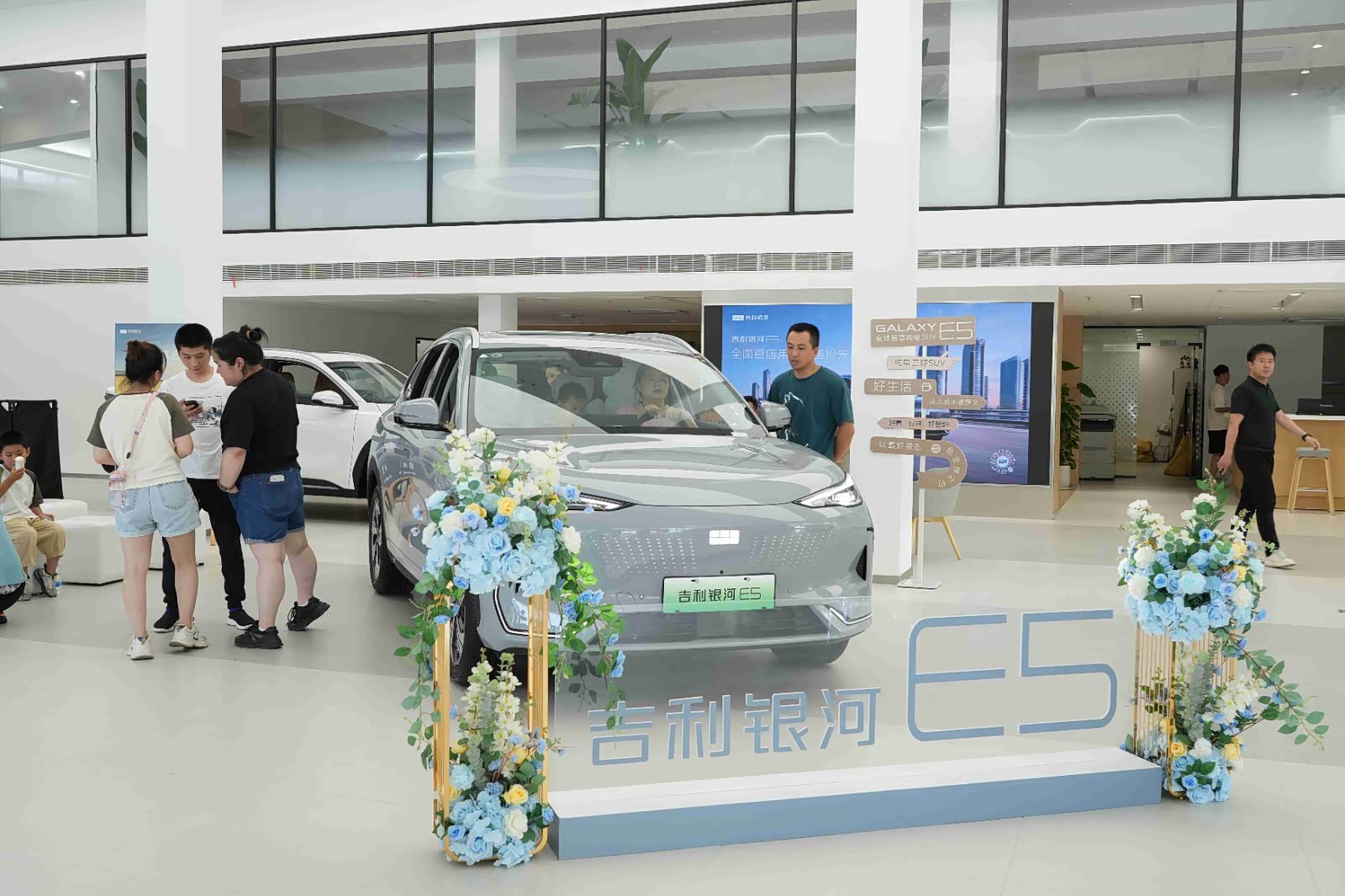 新车展示区